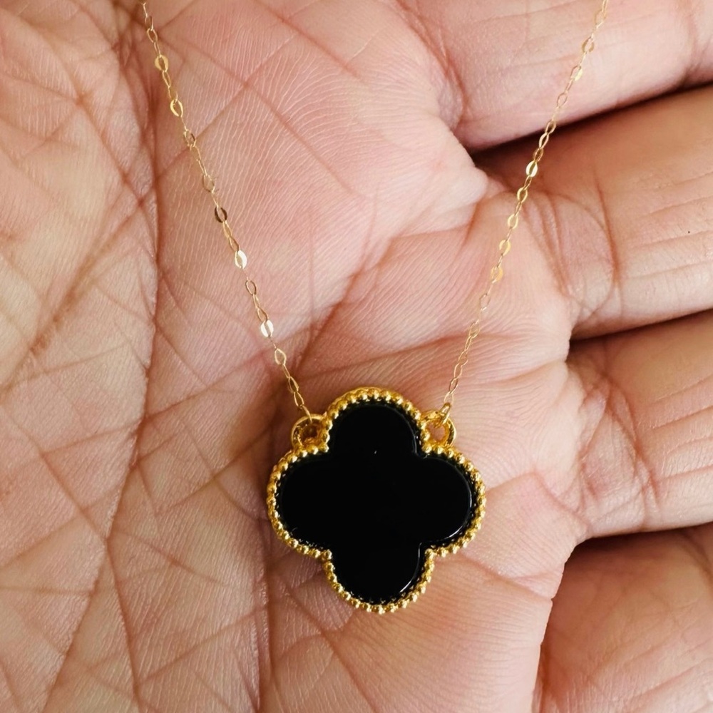 18k Saudi Elegant Black and Gold Clover Jewelry Set - Picture 3 of 15